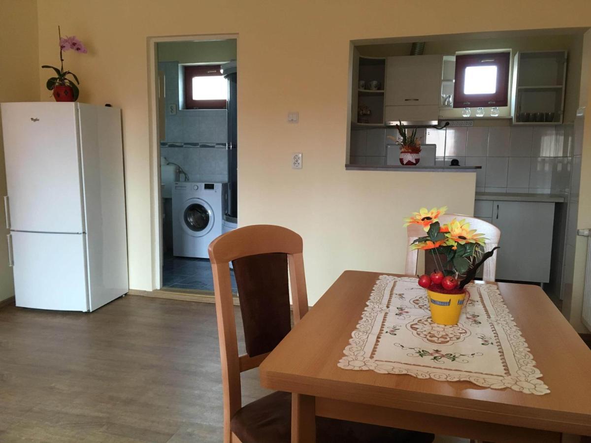 Bicsak Apartman Apartment Joseni Ngoại thất bức ảnh